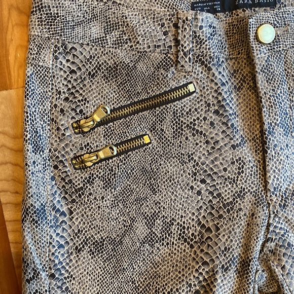 Zara Basic Jeggings in snake print in two colors with gold zippers. New. - Picture 13 of 17